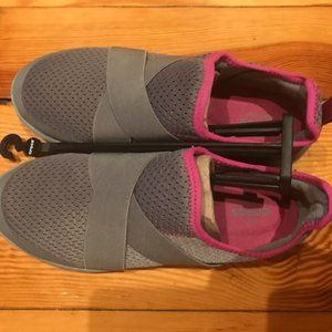 Crocs Swiftwater Cross-Strap Women US Size 7, Grey